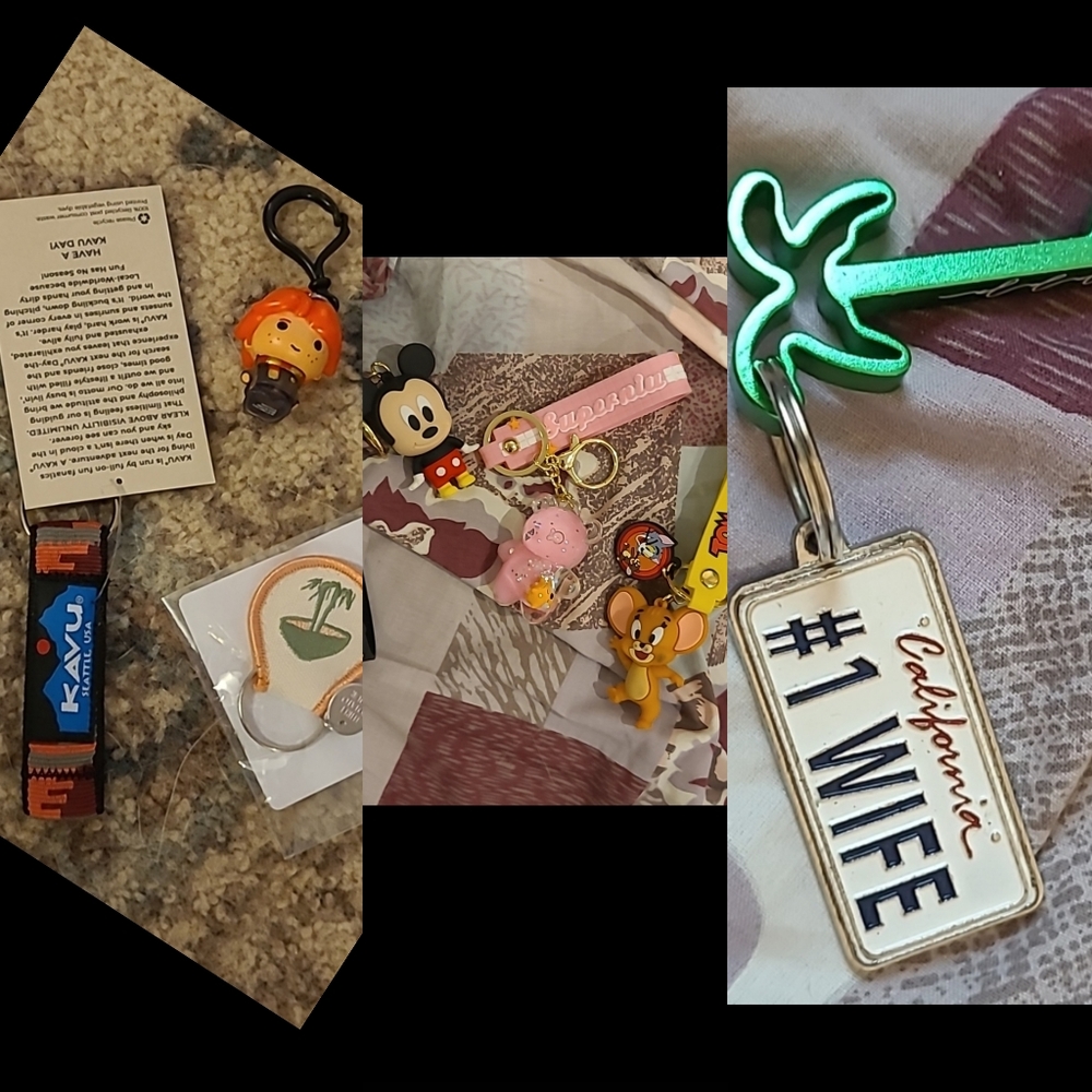 Choose 1 - Disney random bear keychain